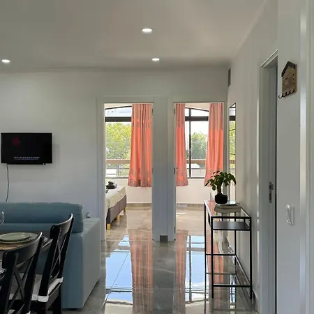 The Strip Oura Αλμπουφέιρα