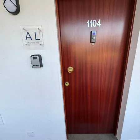 The Strip Oura * Αλμπουφέιρα