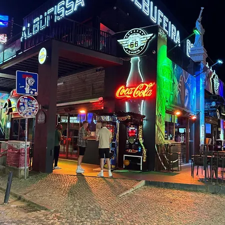 公寓 The Strip Oura *