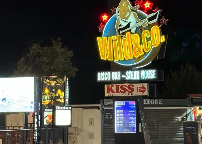 Apartment The Strip Oura